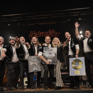 Gold- & Platin Awards &uuml;berreicht von Patty Boser (LiveStyle), November 2024