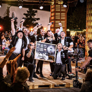 Diamant Award nach Auftritt mit Medley bei SRF bi de L&uuml;tt in P&auml;ffikon, ZH, Sept. 2021